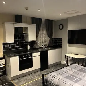 https://phillips-apartments.hotelsin-chester.com